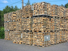 Leña de 50 cm en caja de hierro